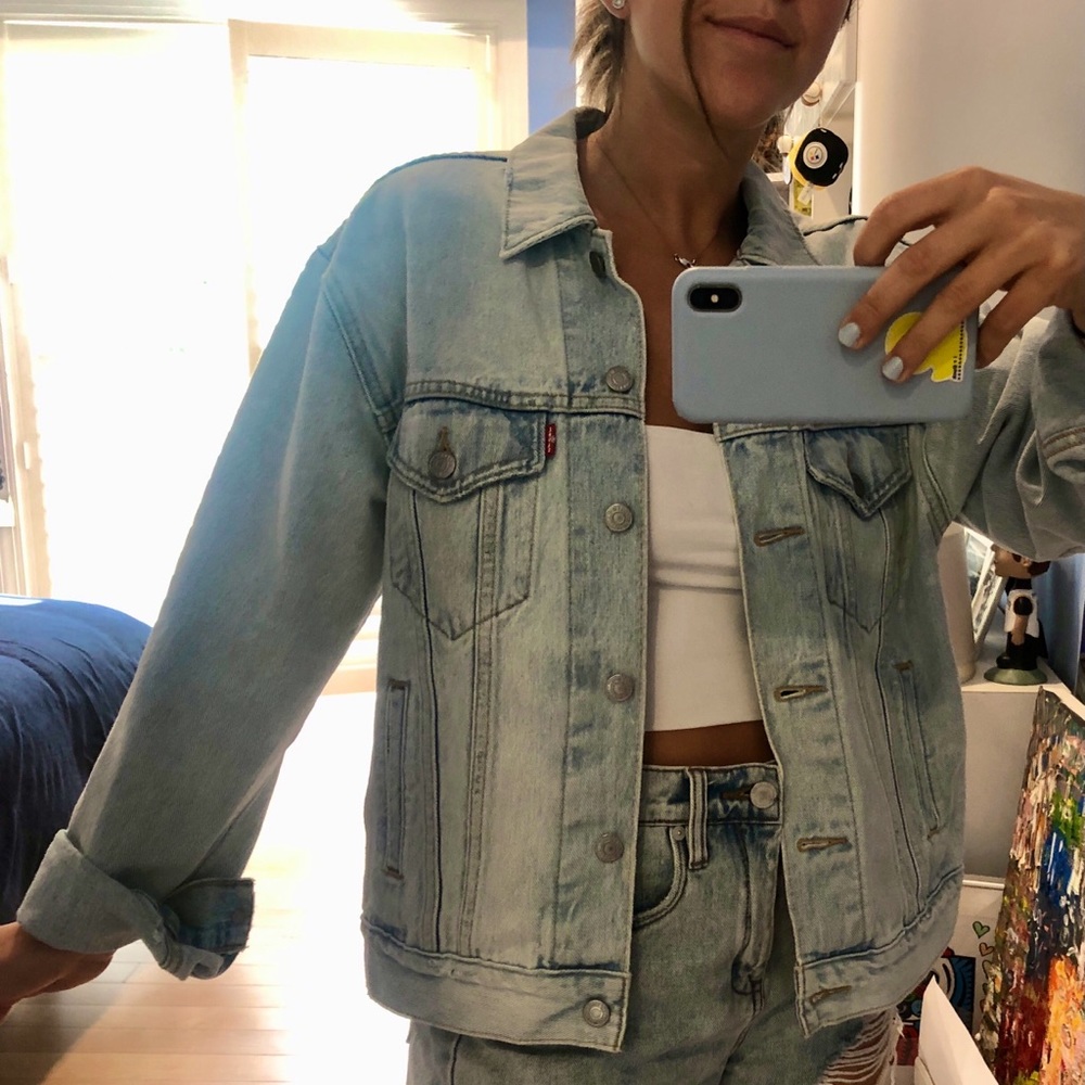 Levi’s Jean Jacket - light wash denim